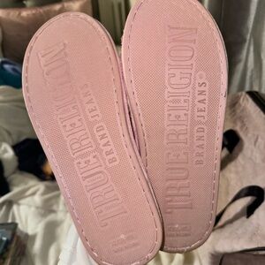 True religion slippers